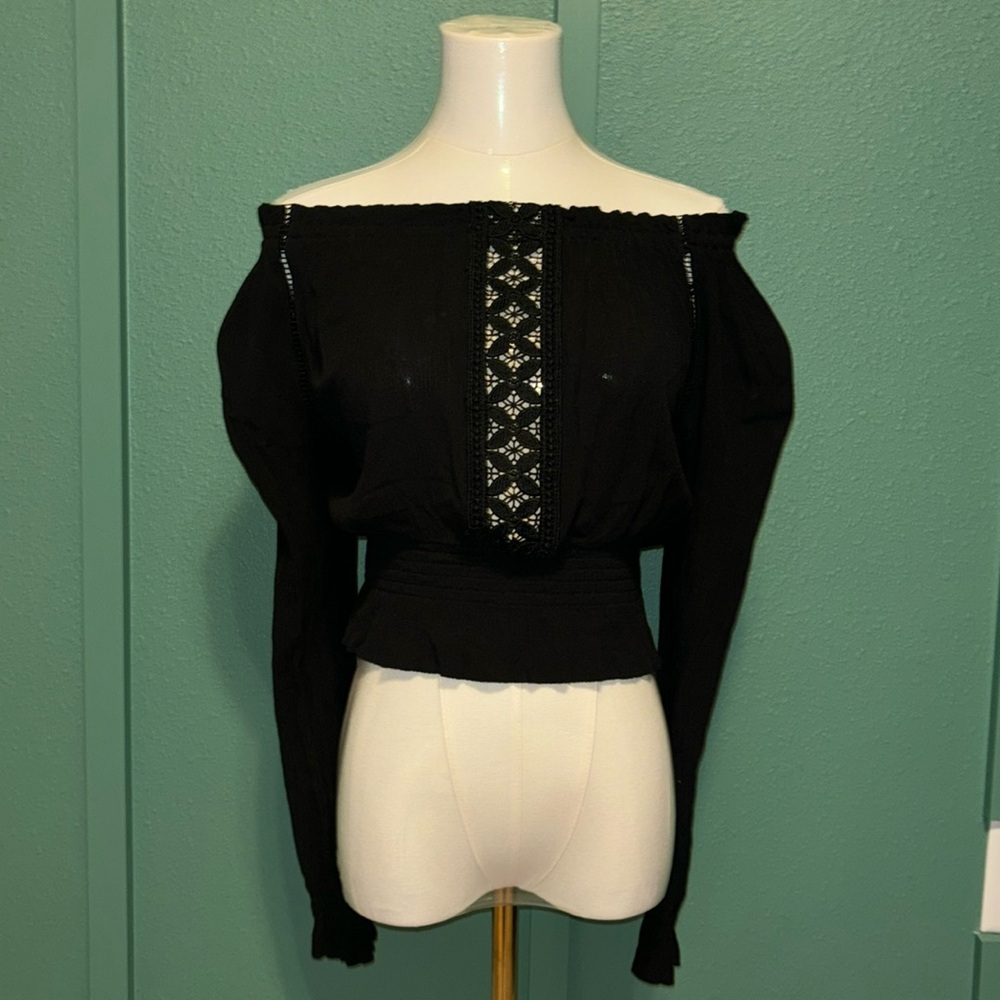 Women's Off the shoulder def black cut out blouse long sleeve size 0